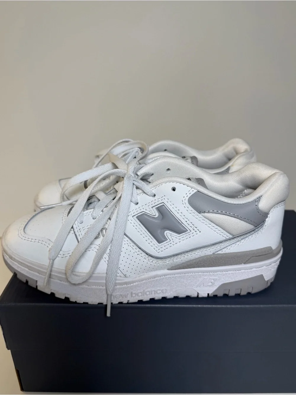 New Balance 550 Women’s 6 White Grey BBW550BB Basketball Sneaker Athletic Shoes